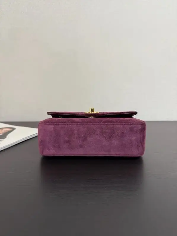 Chanel Mini-a bag Maxi 20 cm suede — Photo 5