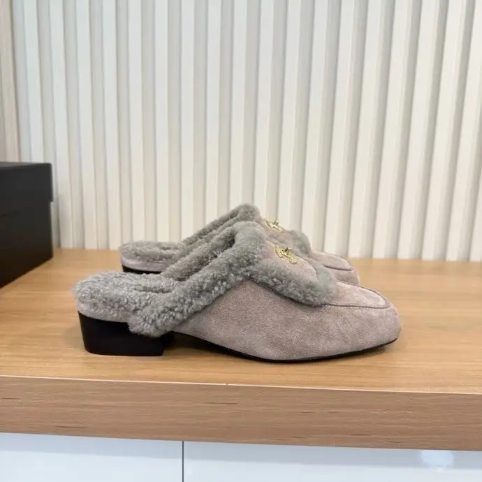 Chanel Мюли suede women's on fur — Photo 2