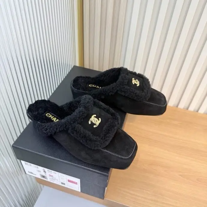 Chanel Мюли suede women's on fur — Photo 4