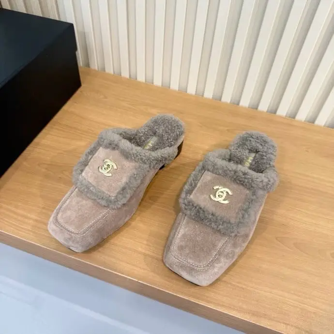 Chanel Мюли suede women's on fur — Photo 4