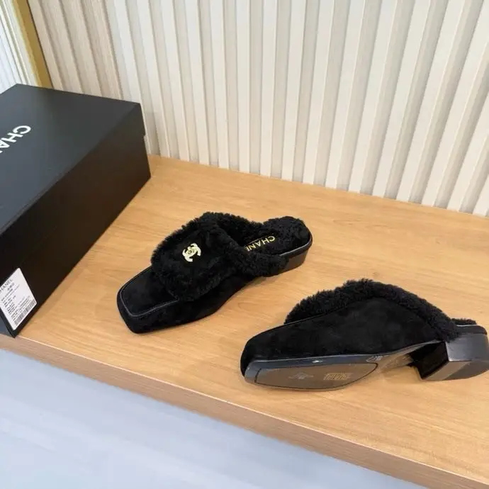 Chanel Мюли suede women's on fur — Photo 5