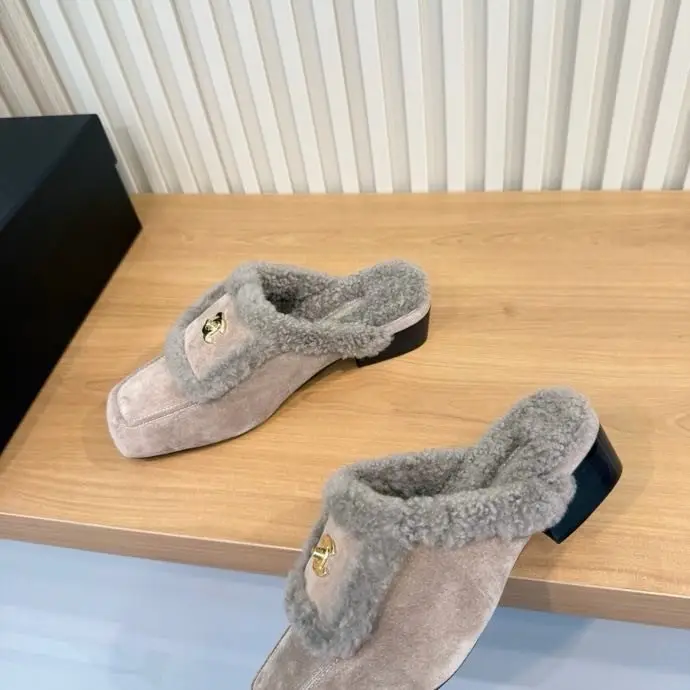 Chanel Мюли suede women's on fur — Photo 5