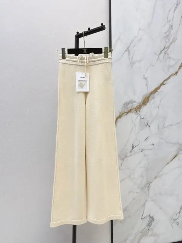 Chanel — Pants direct cut of cashmere