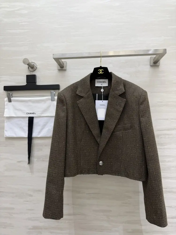Chanel Брюки-клеш и короткий блейзер из коричневого твида — Фото 2