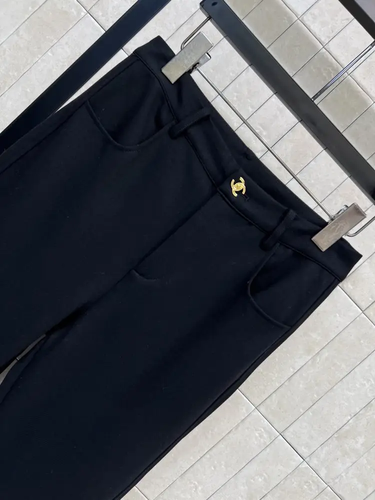 Chanel Pants women's — Photo 2