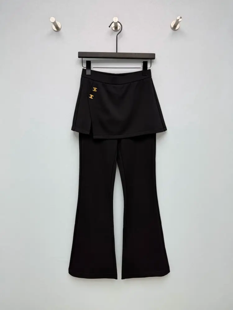 Chanel Pants women's — Photo 2