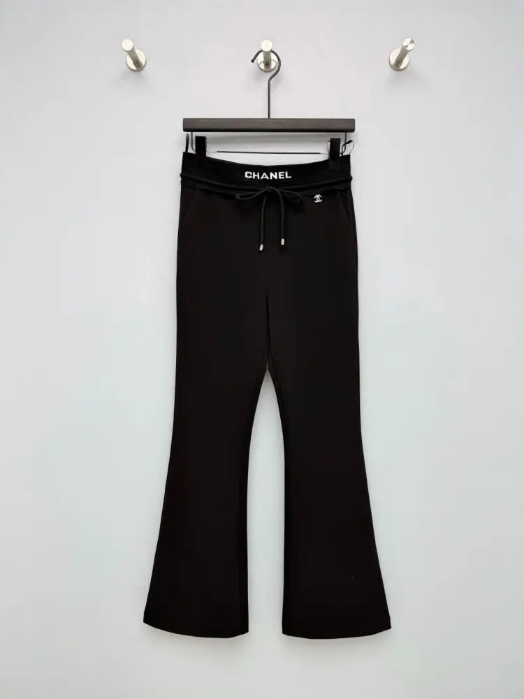 Chanel Pants women's — Photo 2