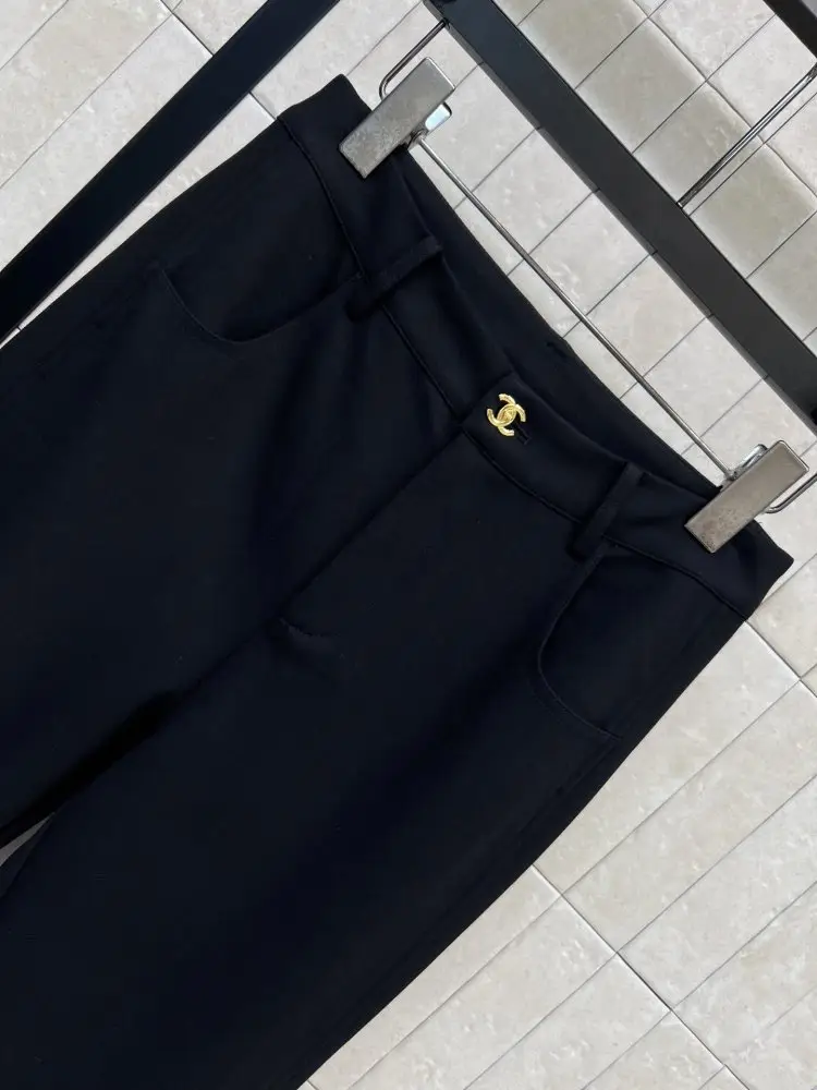 Chanel Pants women's — Photo 2