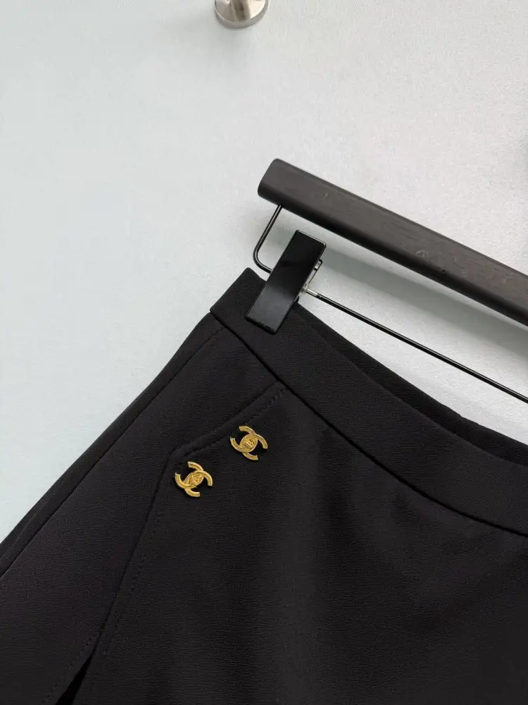 Chanel Pants women's — Photo 3