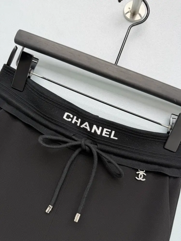 Chanel Pants women's — Photo 3