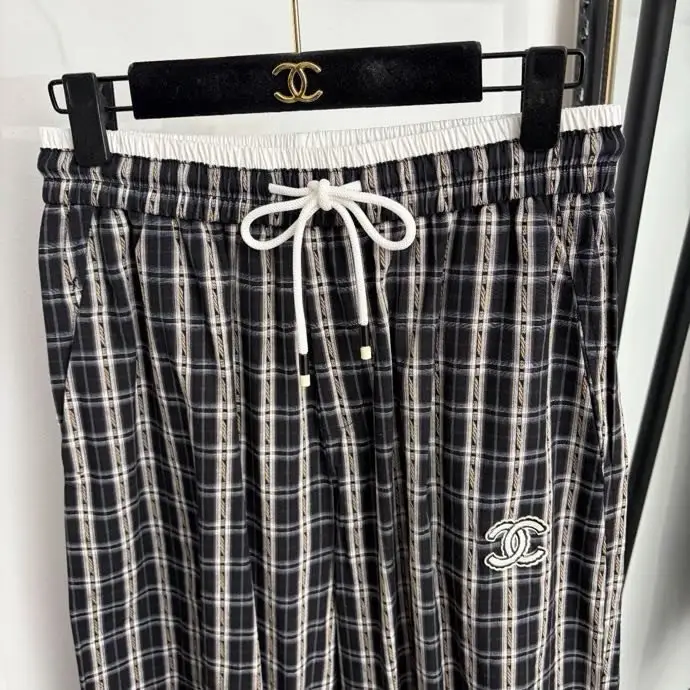 Chanel Pants women's — Photo 4