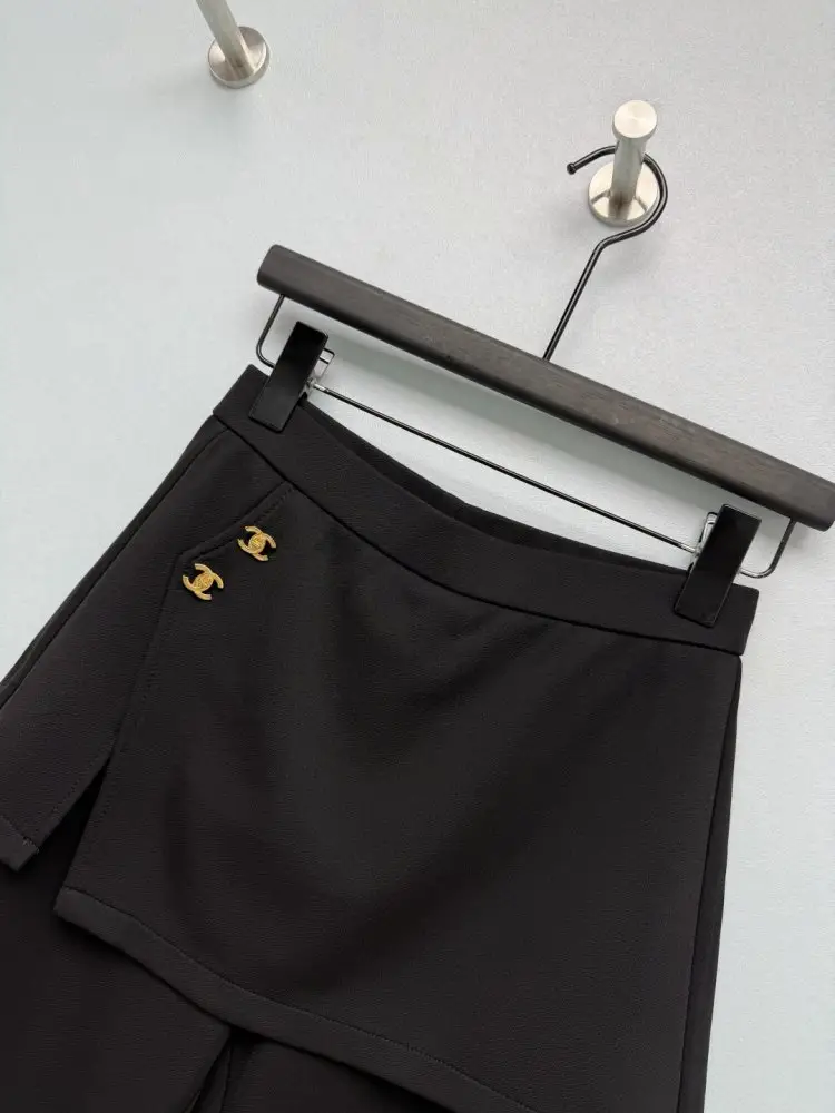 Chanel Pants women's — Photo 4