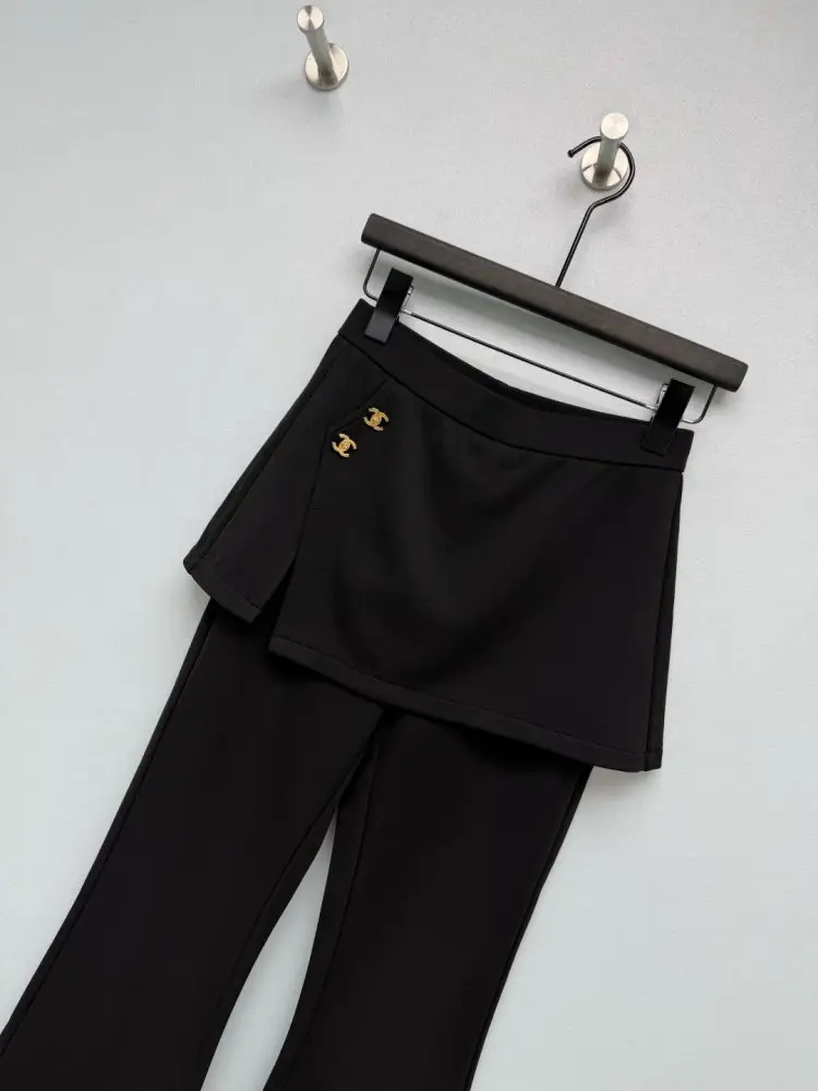 Chanel Pants women's — Photo 5
