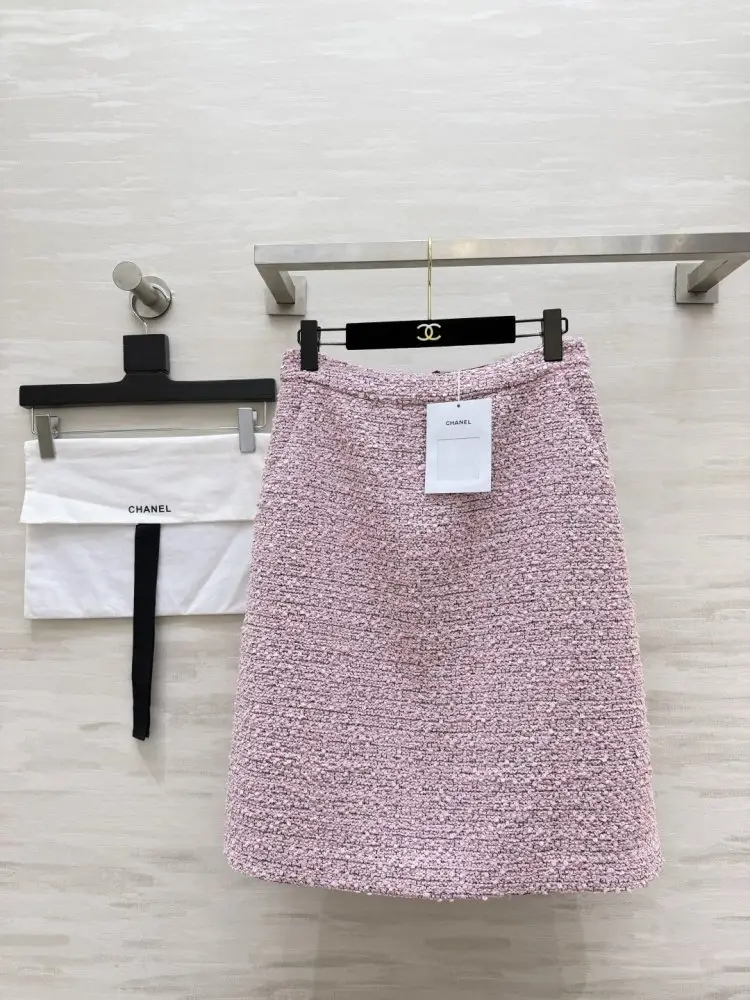 Chanel — Розовая твидовая юбка А-силуэта