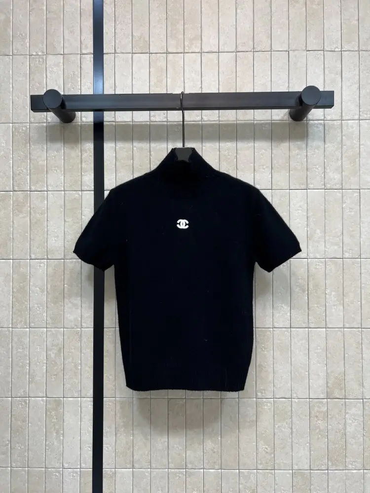 Chanel — Pullover female