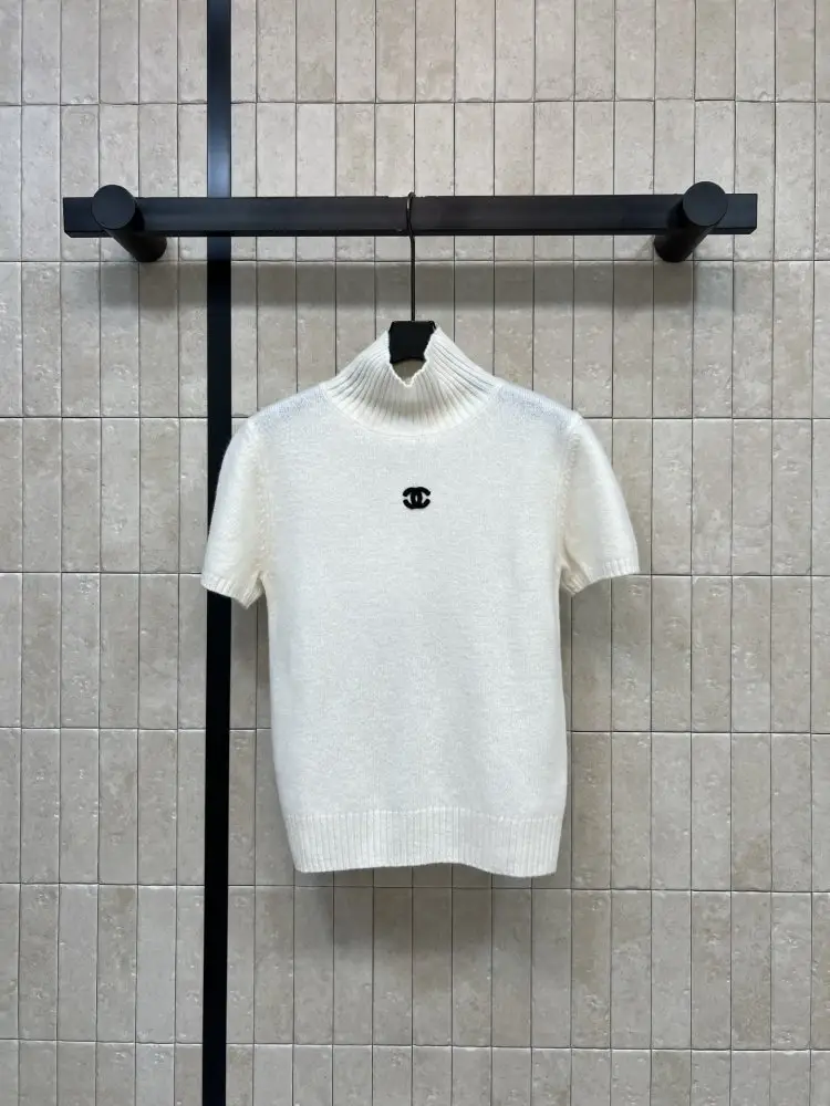Chanel — Pullover female