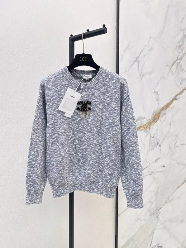 Chanel — Pullover female