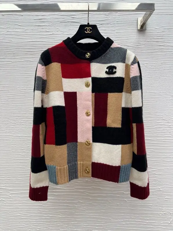 Chanel — Pullover female