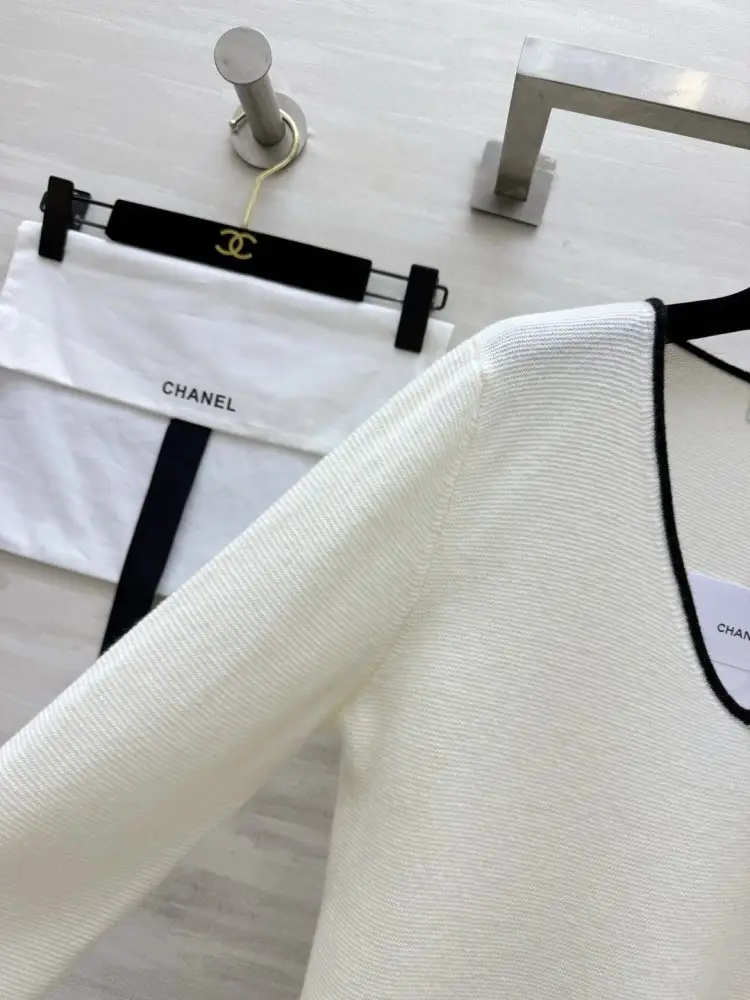 Chanel Светр з V-образним вирізом — Фото 4