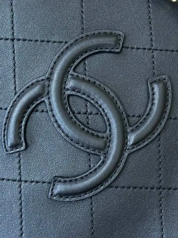 Chanel Стеганая кожаная сумка тоут Chanel 26B — Фото 4