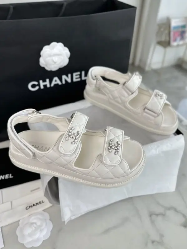 Chanel Сандалі шкіряні жіночі — Фото 5