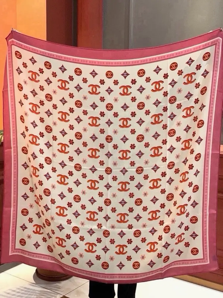 Chanel — Scarf of cashmere 140x140 cm