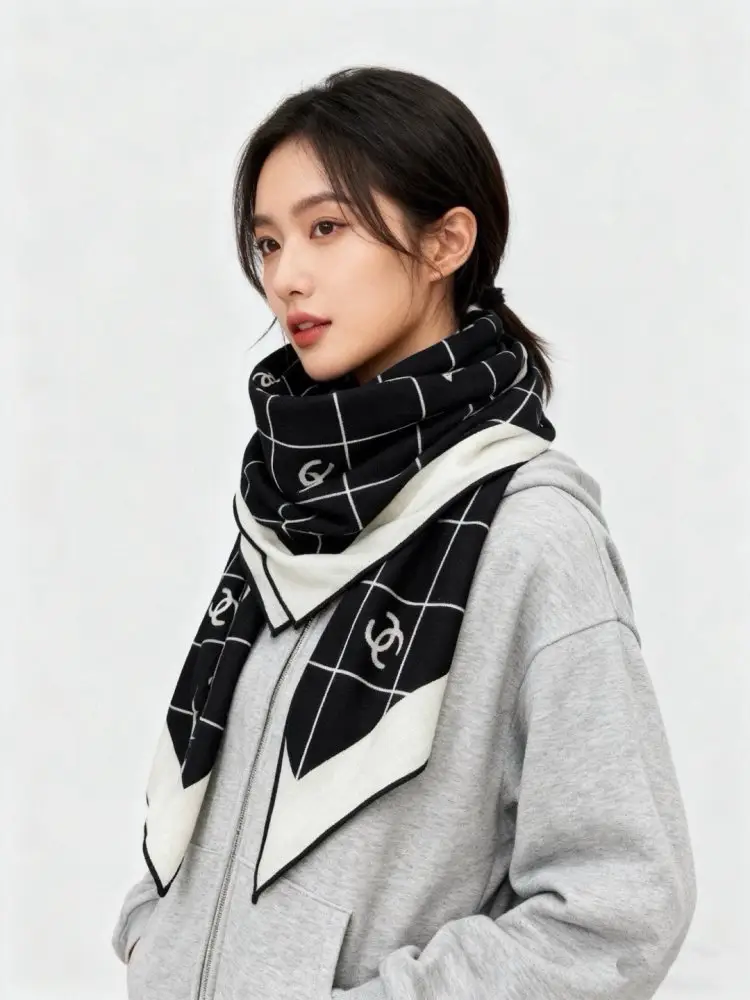 Chanel Scarf of cashmere 140x140 cm — Photo 3