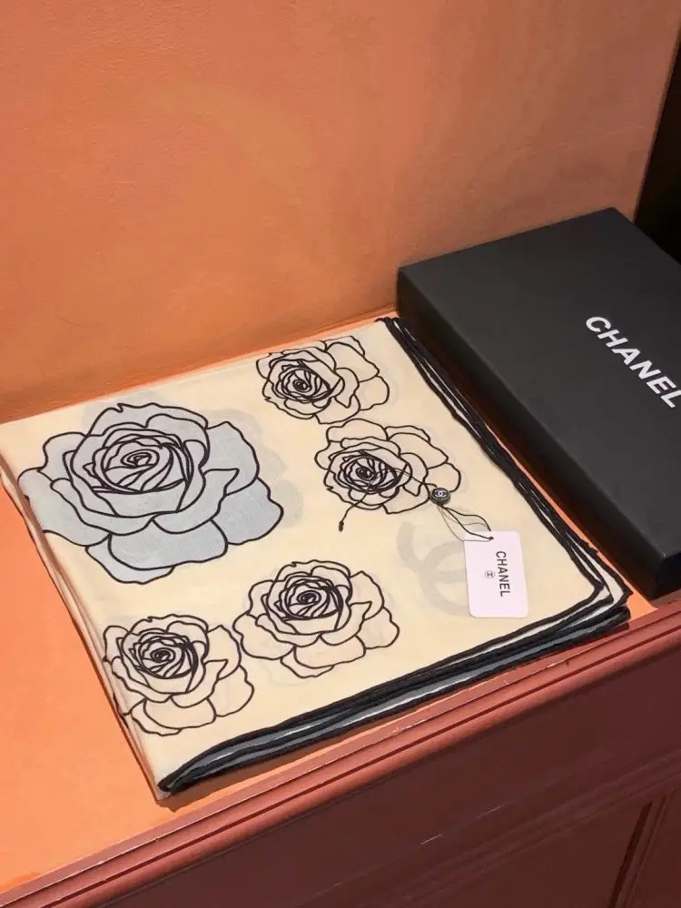 Chanel Scarf of cashmere 140x140 cm — Photo 3