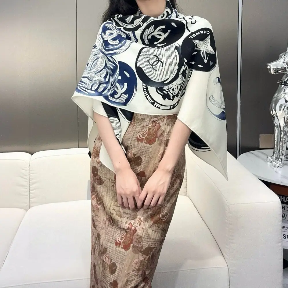 Chanel Scarf of cashmere 140x140 cm — Photo 3