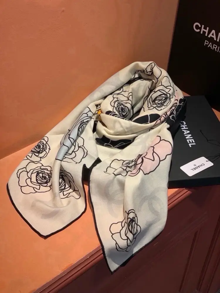 Chanel Scarf of cashmere 140x140 cm — Photo 4