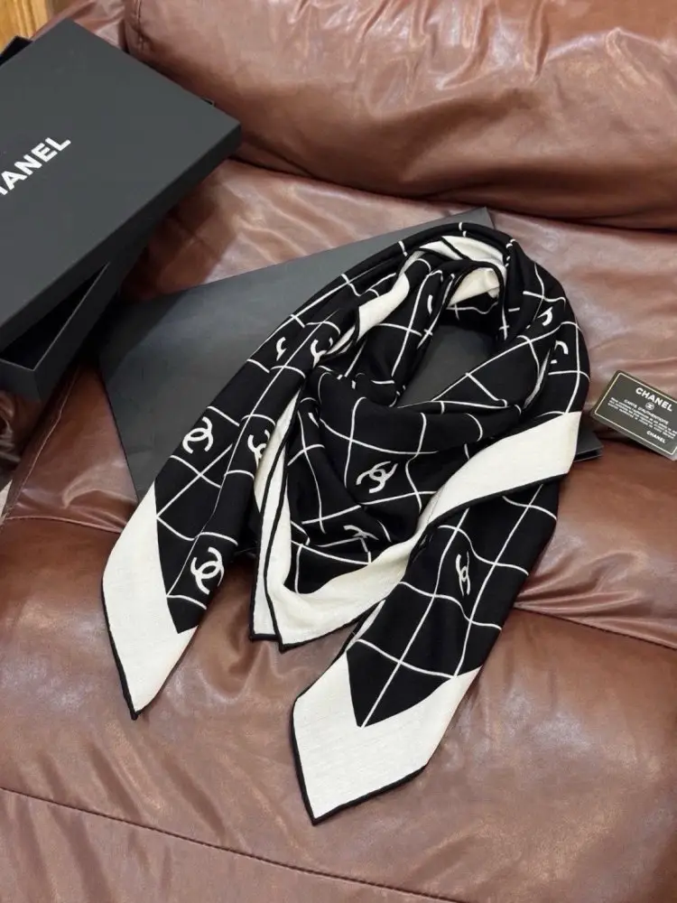 Chanel Scarf of cashmere 140x140 cm — Photo 5