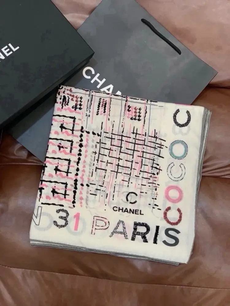 Chanel — Шарф з кашеміру