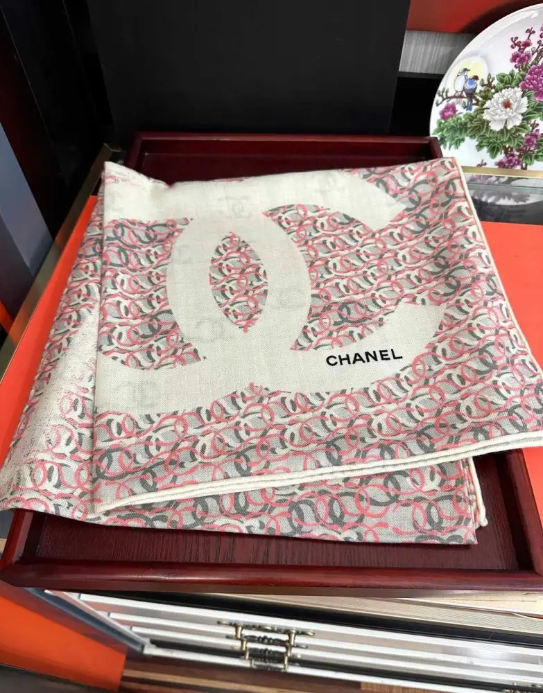 Chanel — Шарф з кашеміру