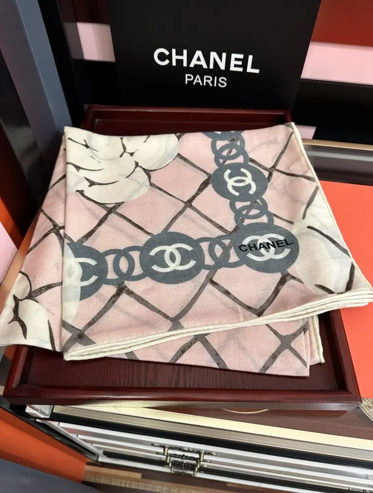 Chanel — Шарф з кашеміру