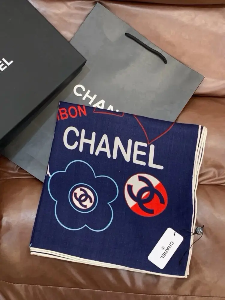 Chanel — Scarf of cashmere