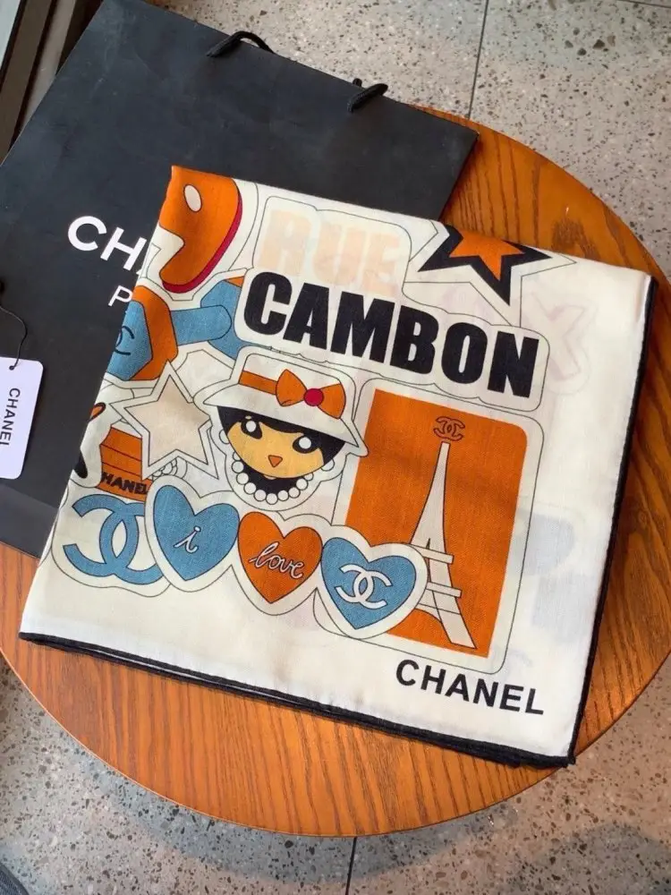 Chanel — Scarf of cashmere