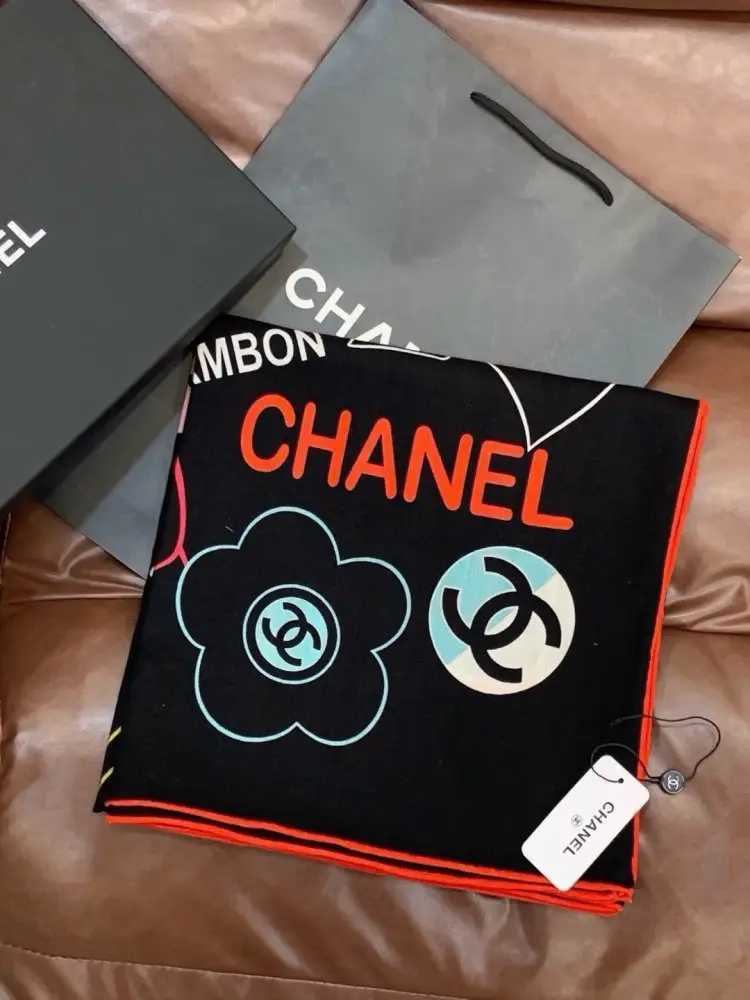Chanel — Шарф з кашеміру