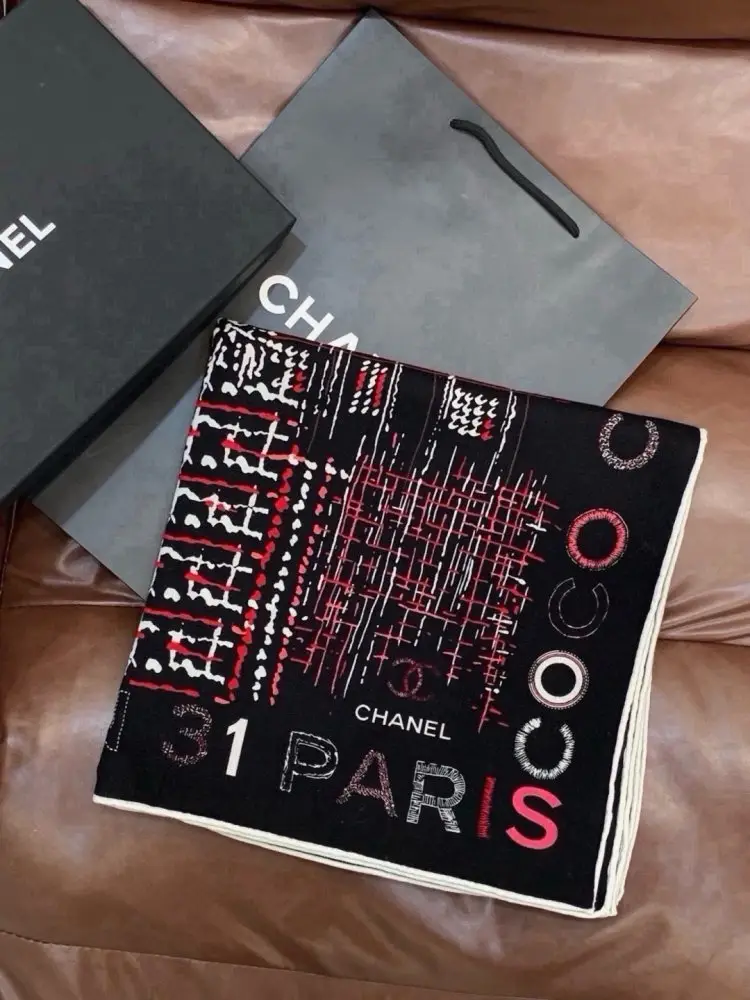 Chanel — Scarf of cashmere
