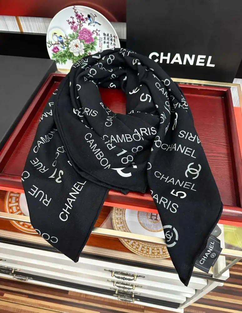 Chanel — Scarf of cashmere