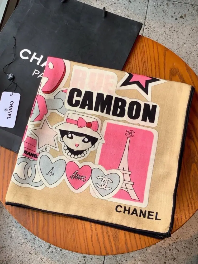 Chanel — Scarf of cashmere