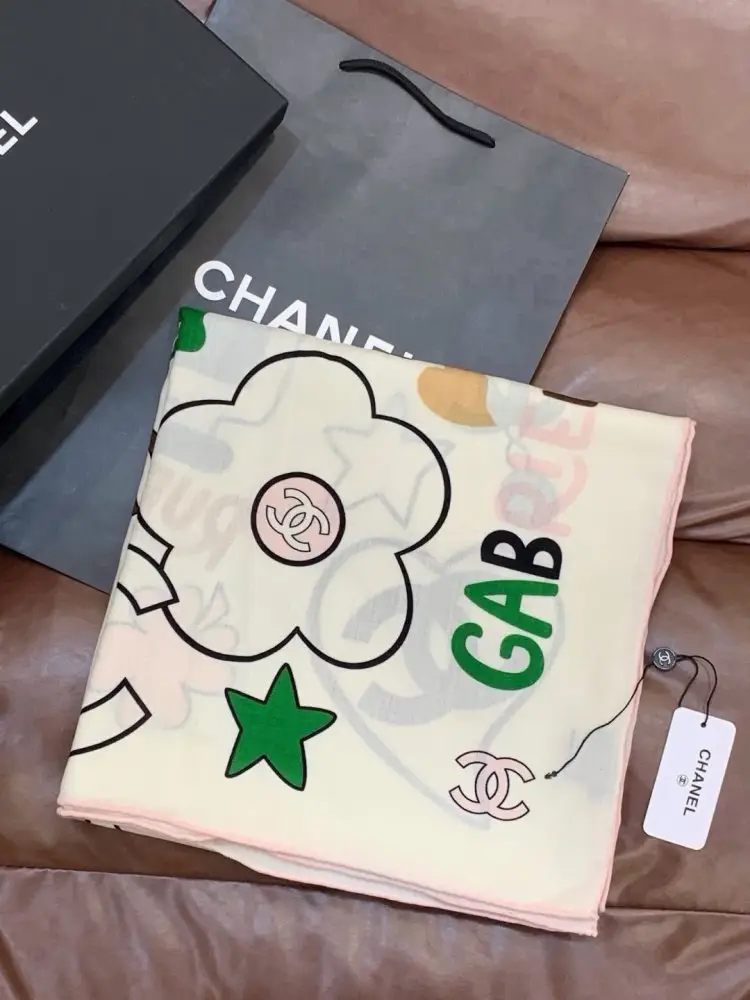 Chanel — Scarf of cashmere