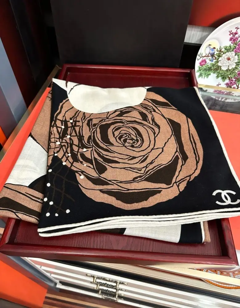Chanel — Scarf of cashmere