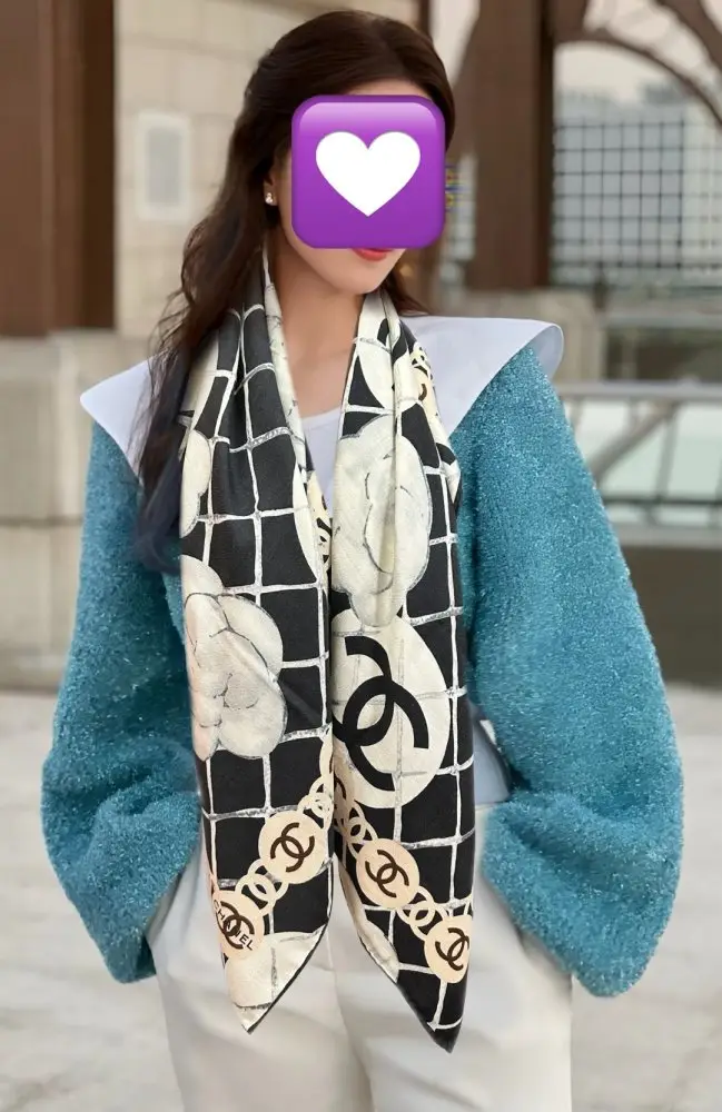 Chanel Scarf of cashmere — Photo 2