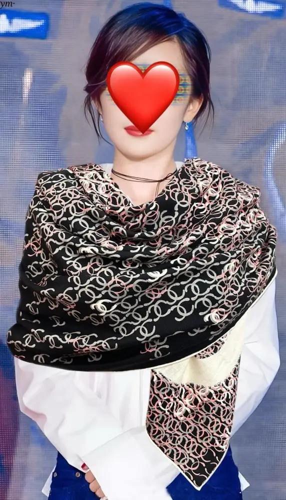 Chanel Scarf of cashmere — Photo 2
