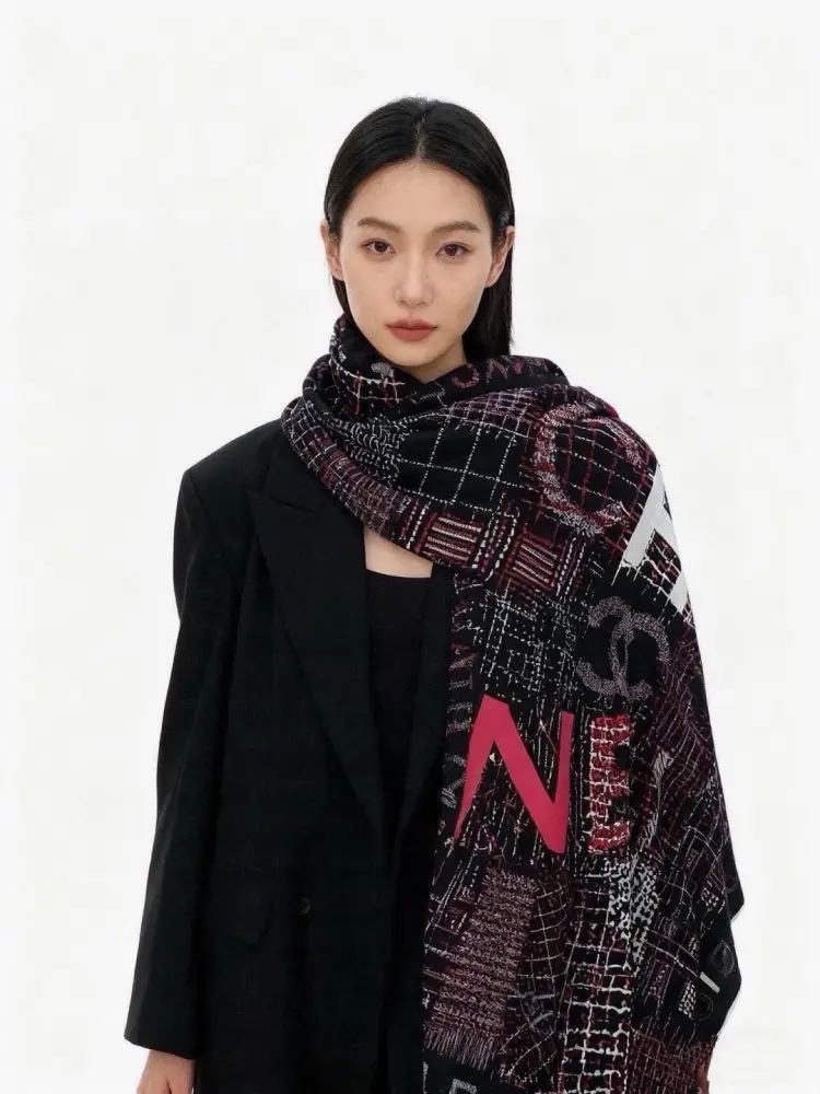 Chanel Scarf of cashmere — Photo 2