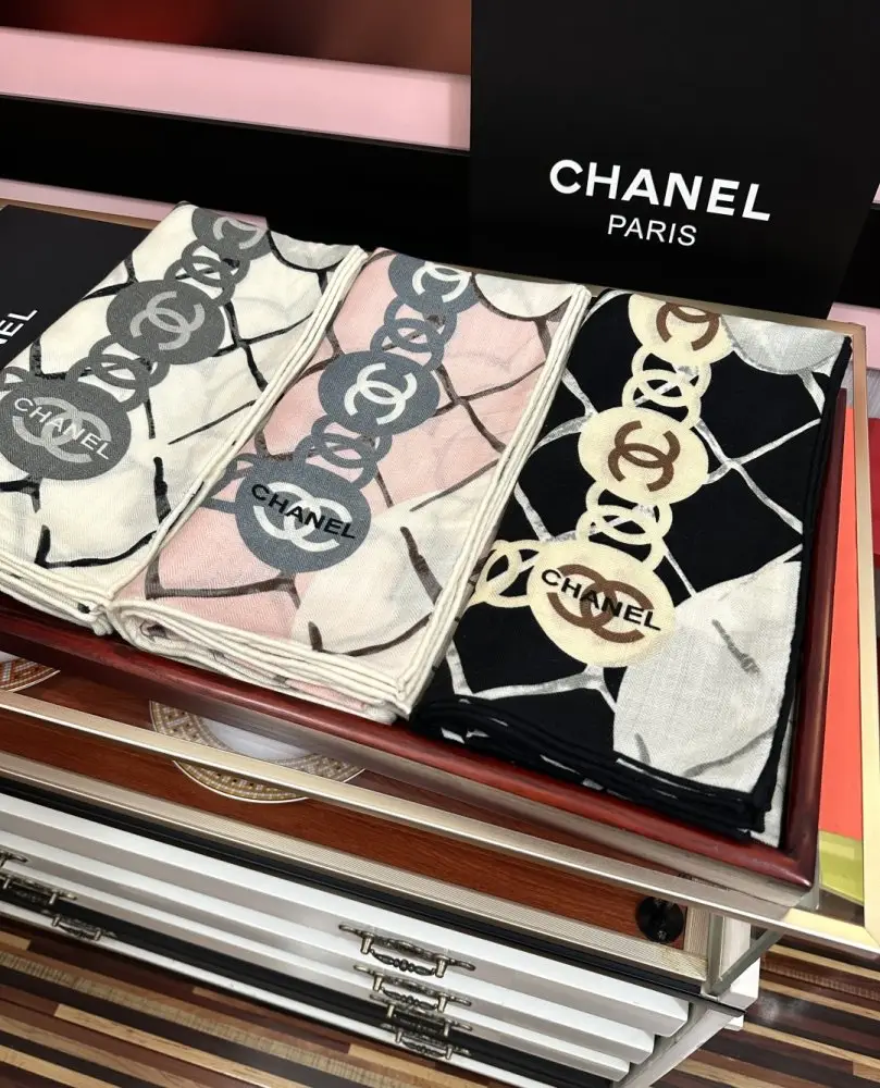 Chanel Scarf of cashmere — Photo 3