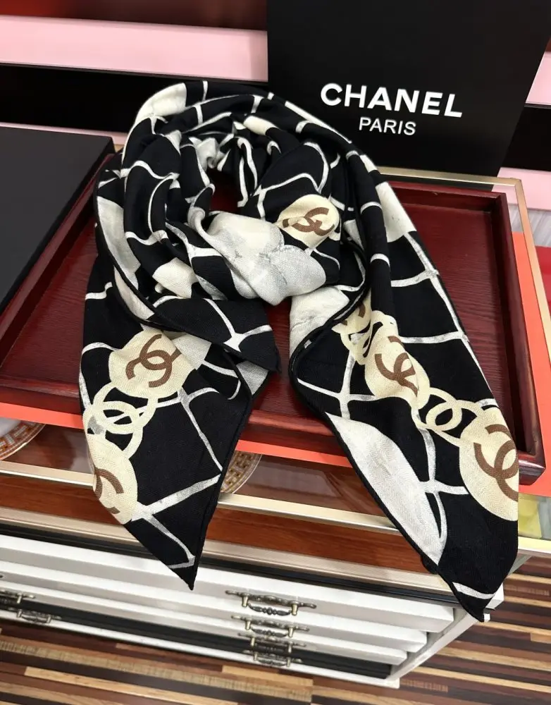 Chanel Scarf of cashmere — Photo 4