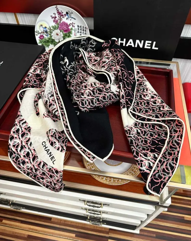 Chanel Scarf of cashmere — Photo 4