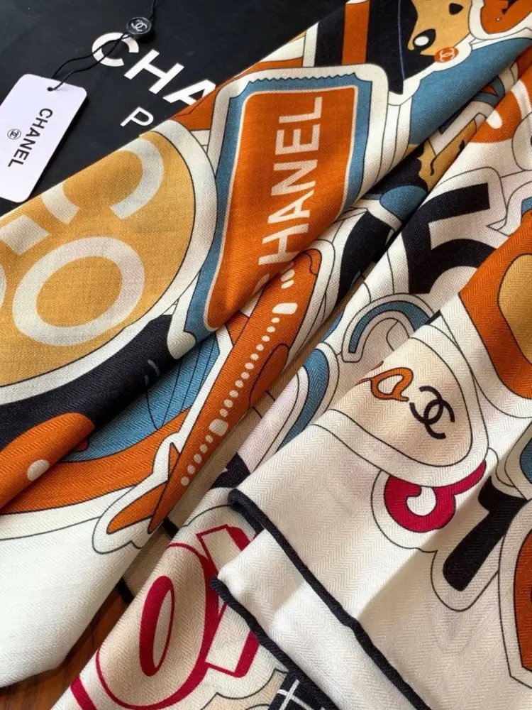 Chanel Scarf of cashmere — Photo 5