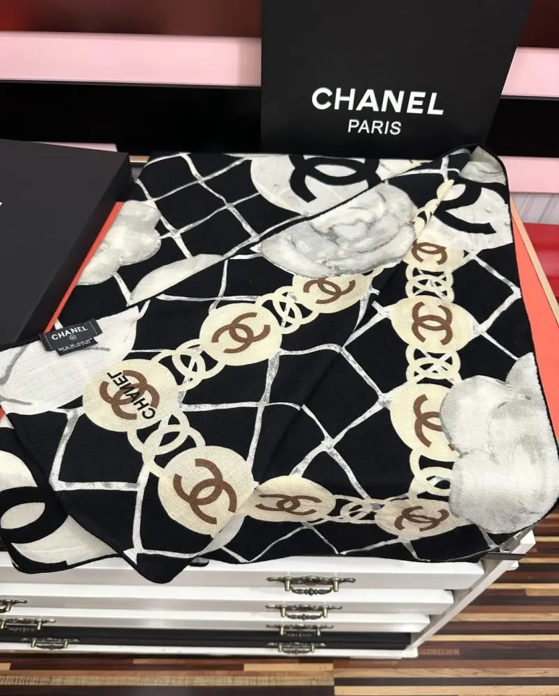 Chanel Scarf of cashmere — Photo 5